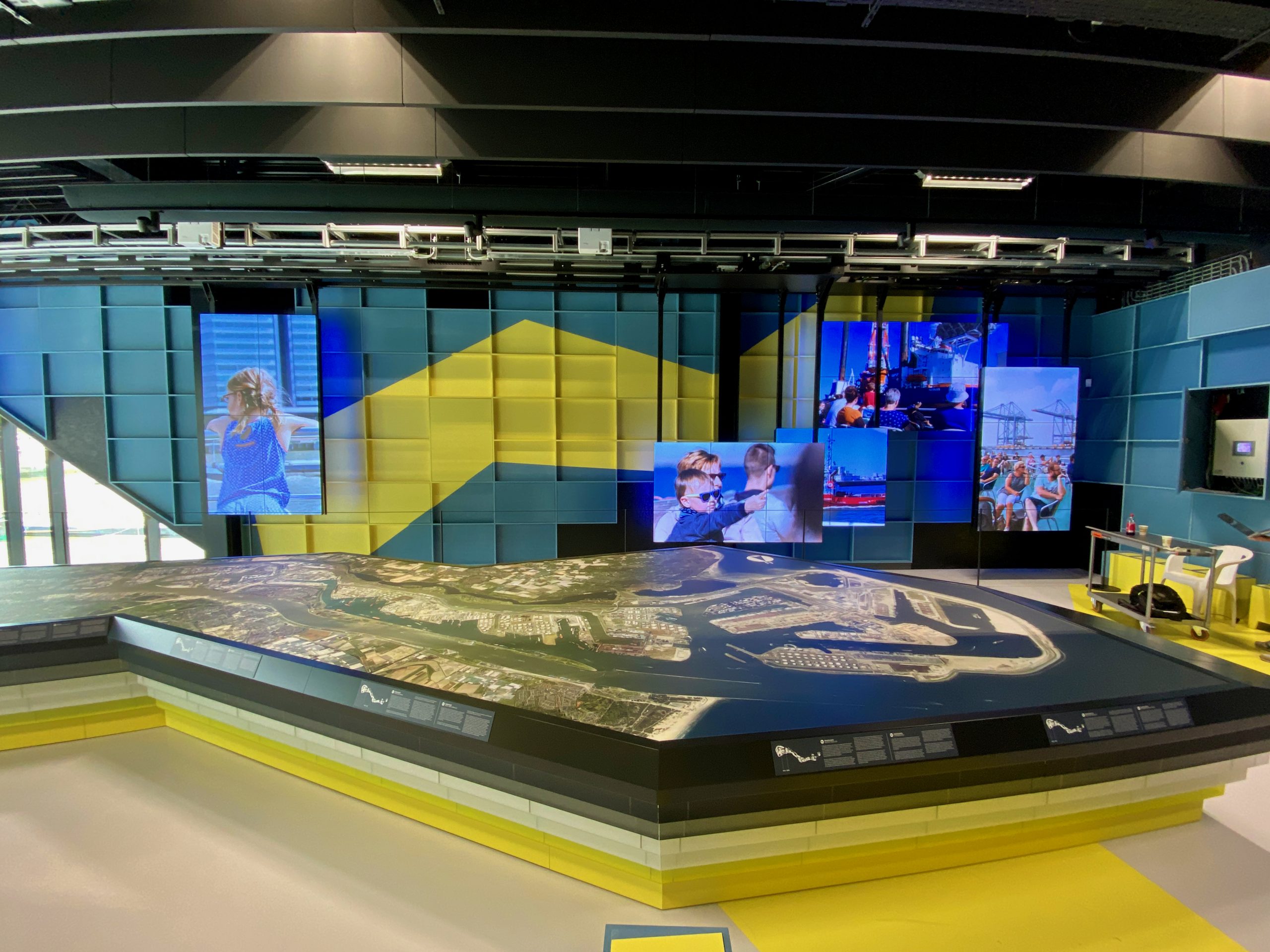 Port pavilion interieur schermen